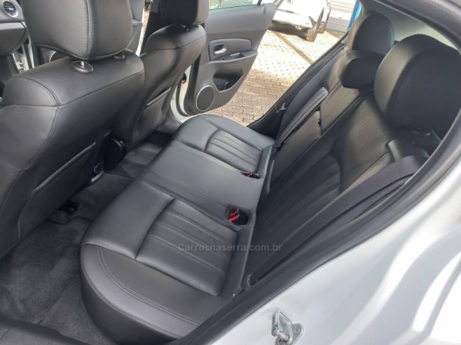 CHEVROLET - CRUZE - 2012/2013 - Branca - R$ 64.000,00