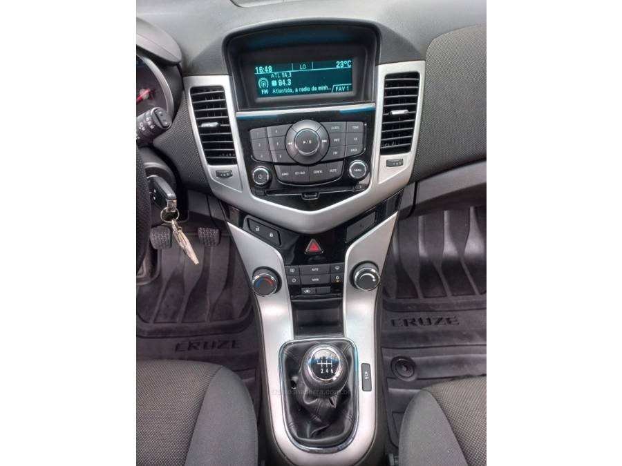 CHEVROLET - CRUZE - 2015/2015 - Prata - R$ 63.990,00