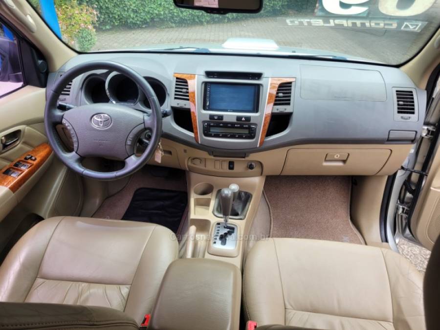 TOYOTA - HILUX SW4 - 2009/2009 - Prata - R$ 109.900,00