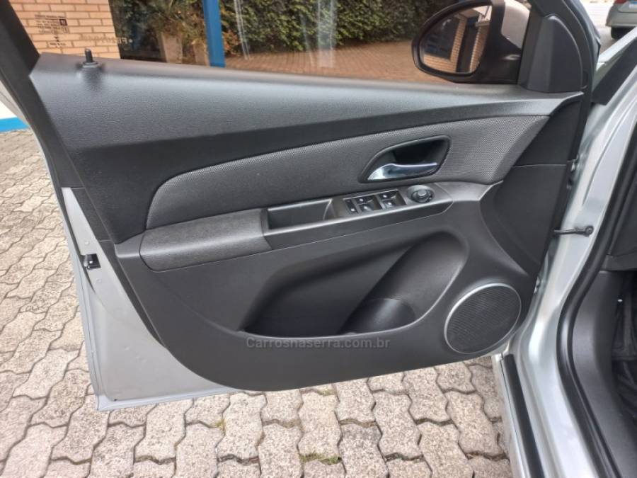CHEVROLET - CRUZE - 2015/2015 - Prata - R$ 63.990,00