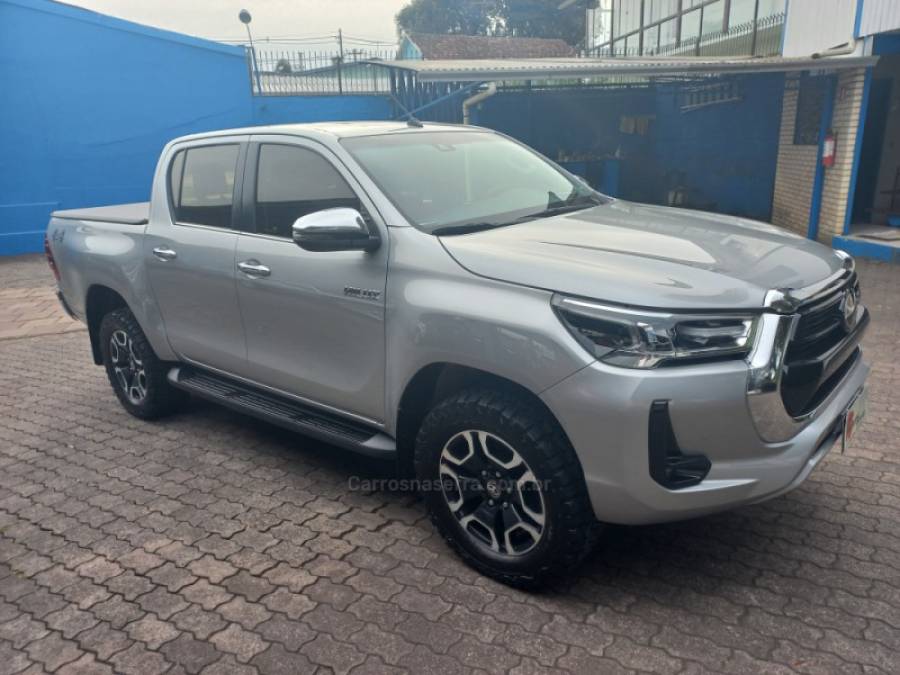 TOYOTA - HILUX - 2021/2021 - Prata - R$ 235.000,00