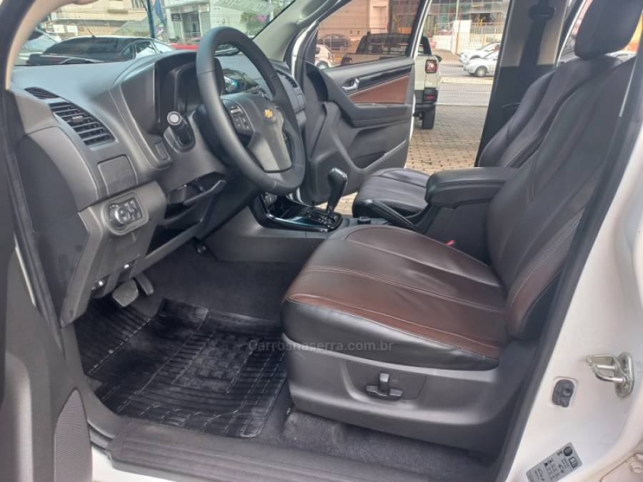 CHEVROLET - S10 - 2016/2016 - Branca - R$ 139.990,00