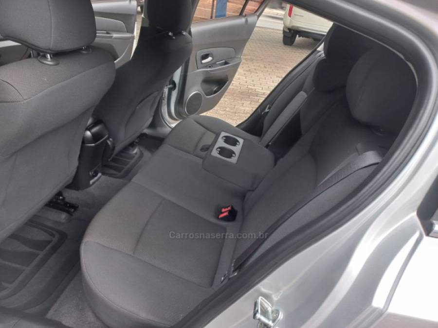 CHEVROLET - CRUZE - 2015/2015 - Prata - R$ 63.990,00