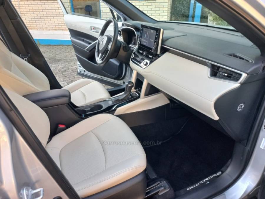 TOYOTA - COROLLA - 2022/2022 - Prata - R$ 150.990,00