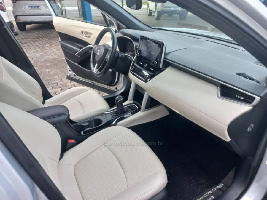 TOYOTA - COROLLA - 2022/2022 - Prata - R$ 150.990,00