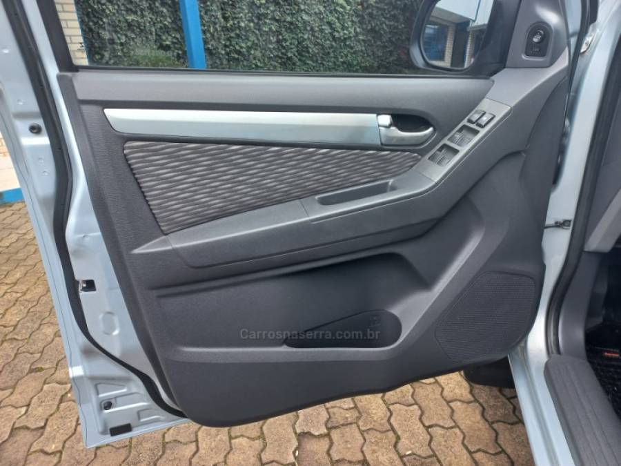 CHEVROLET - S10 - 2013/2013 - Prata - R$ 88.000,00