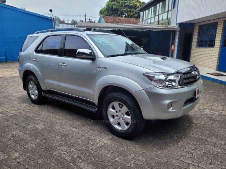 TOYOTA - HILUX SW4 - 2009/2009 - Prata - R$ 109.900,00