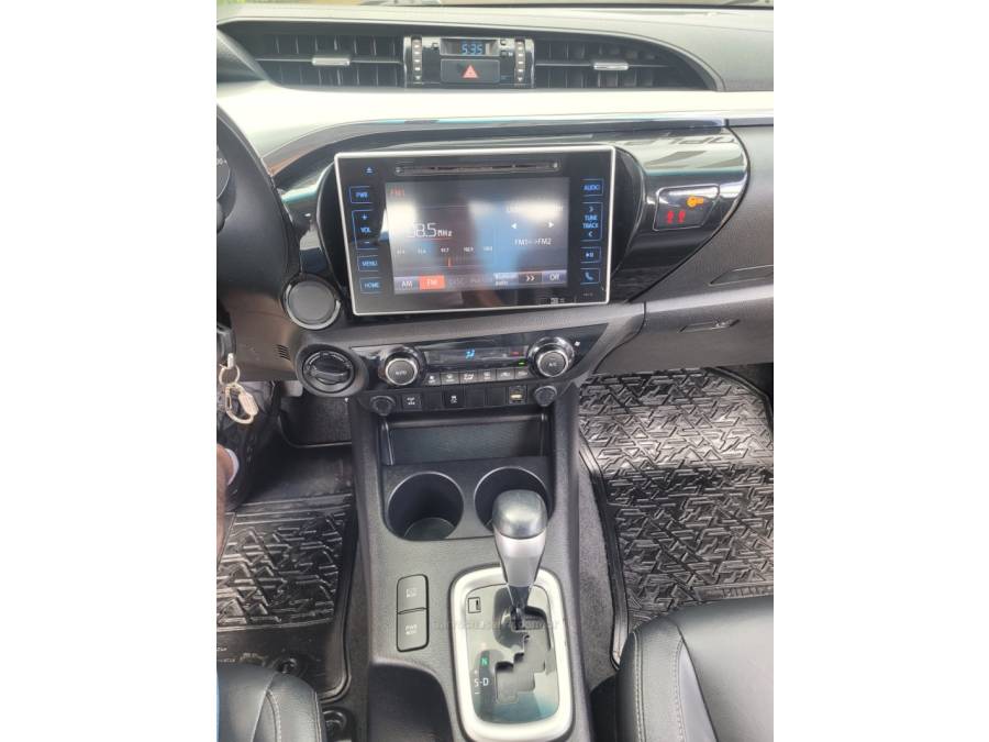 TOYOTA - HILUX - 2017/2017 - Branca - R$ 169.000,00