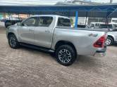 TOYOTA - HILUX - 2021/2021 - Prata - R$ 235.000,00
