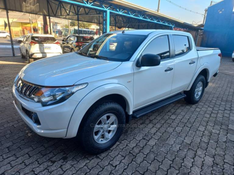 MITSUBISHI - L200 TRITON - 2018/2018 - Branca - R$ 125.000,00