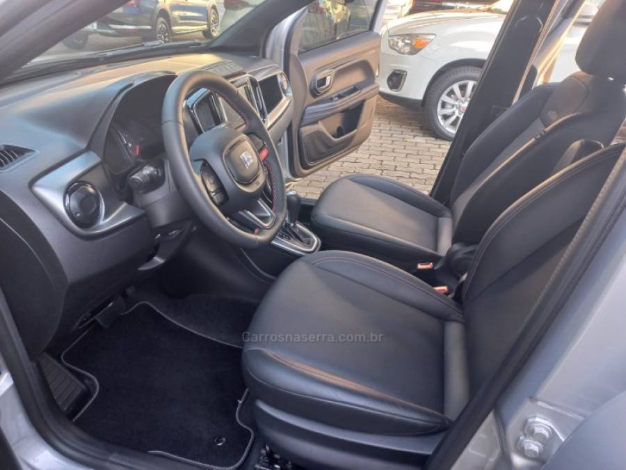 FIAT - STRADA - 2025/2025 - Prata - R$ 132.990,00
