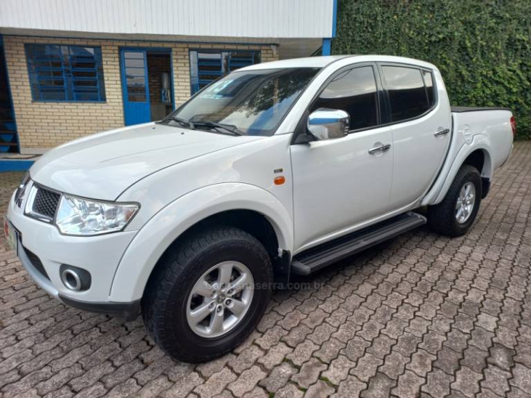 MITSUBISHI - L200 TRITON - 2013/2013 - Branca - R$ 120.000,00