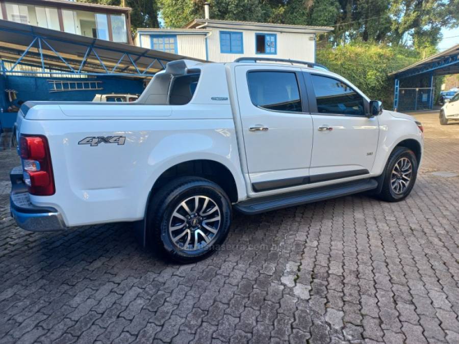 CHEVROLET - S10 - 2020/2020 - Branca - R$ 175.000,00