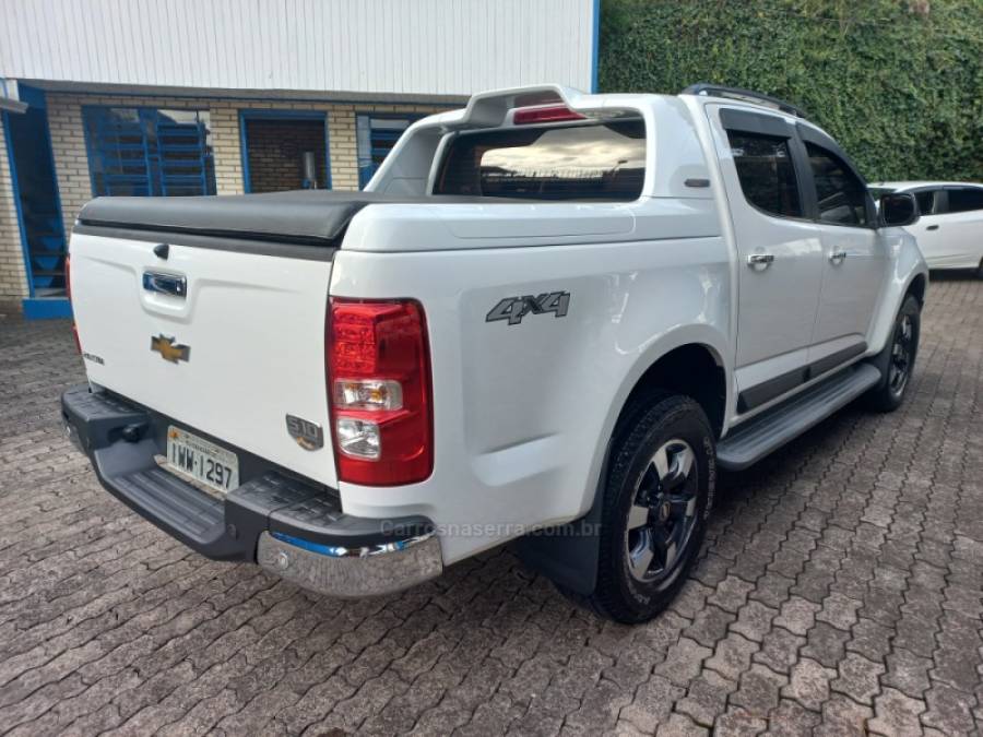 CHEVROLET - S10 - 2016/2016 - Branca - R$ 139.990,00