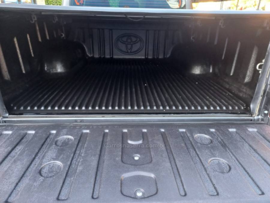 TOYOTA - HILUX - 2023/2023 - Cinza - R$ 265.000,00