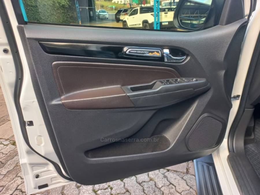 CHEVROLET - S10 - 2020/2020 - Branca - R$ 175.000,00