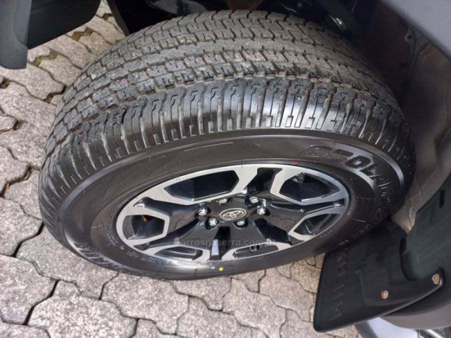 TOYOTA - HILUX - 2023/2023 - Cinza - R$ 265.990,00