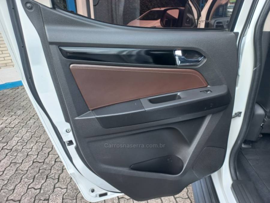 CHEVROLET - S10 - 2016/2016 - Branca - R$ 139.990,00