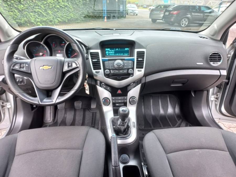 CHEVROLET - CRUZE - 2015/2015 - Prata - R$ 63.990,00