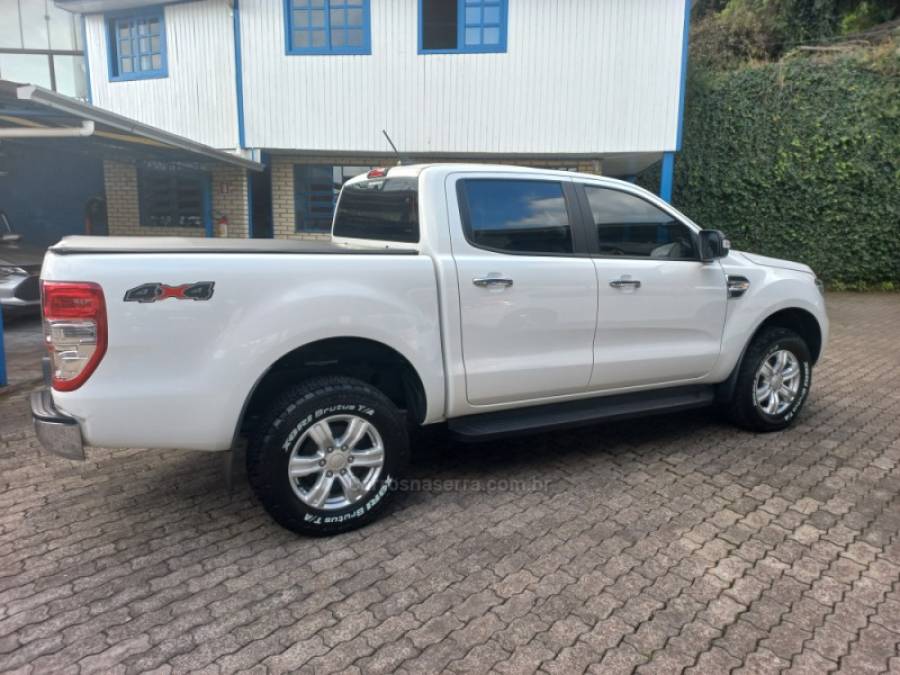 FORD - RANGER - 2022/2022 - Branca - R$ 176.990,00