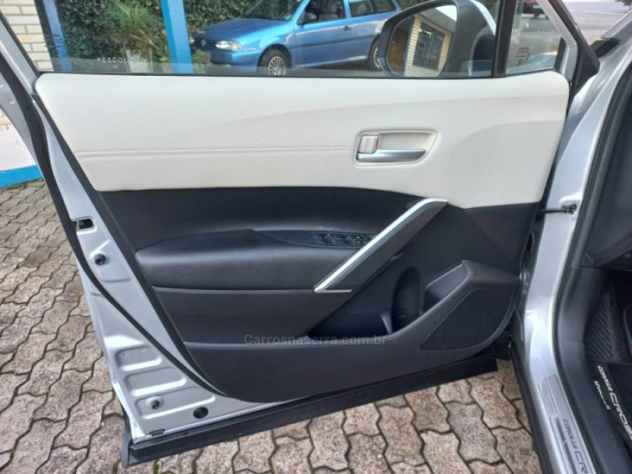 TOYOTA - COROLLA - 2022/2022 - Prata - R$ 149.990,00