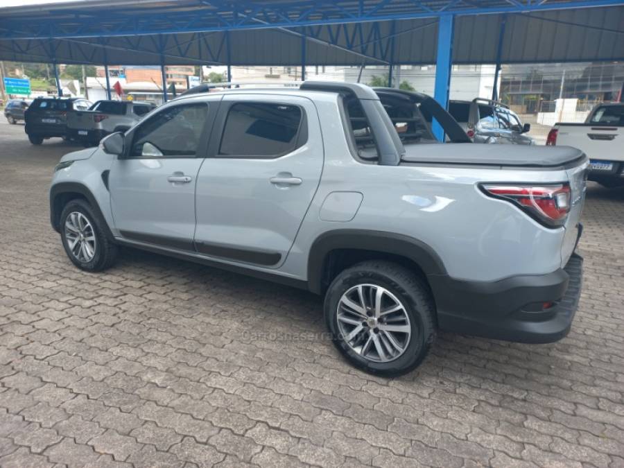 FIAT - STRADA - 2023/2023 - Cinza - R$ 116.990,00