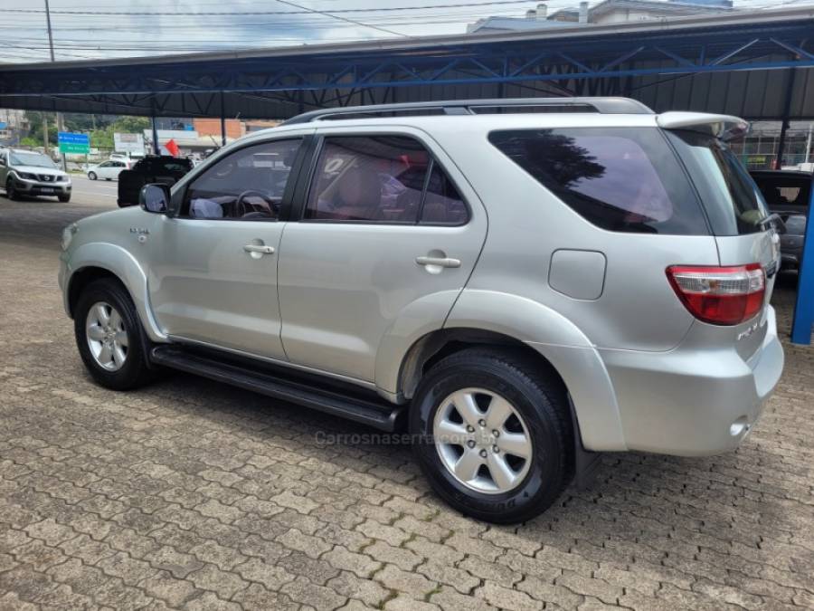 TOYOTA - HILUX SW4 - 2009/2009 - Prata - R$ 109.900,00