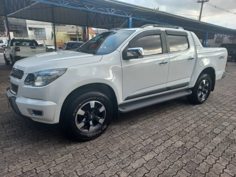 CHEVROLET - S10 - 2016/2016 - Branca - R$ 139.990,00