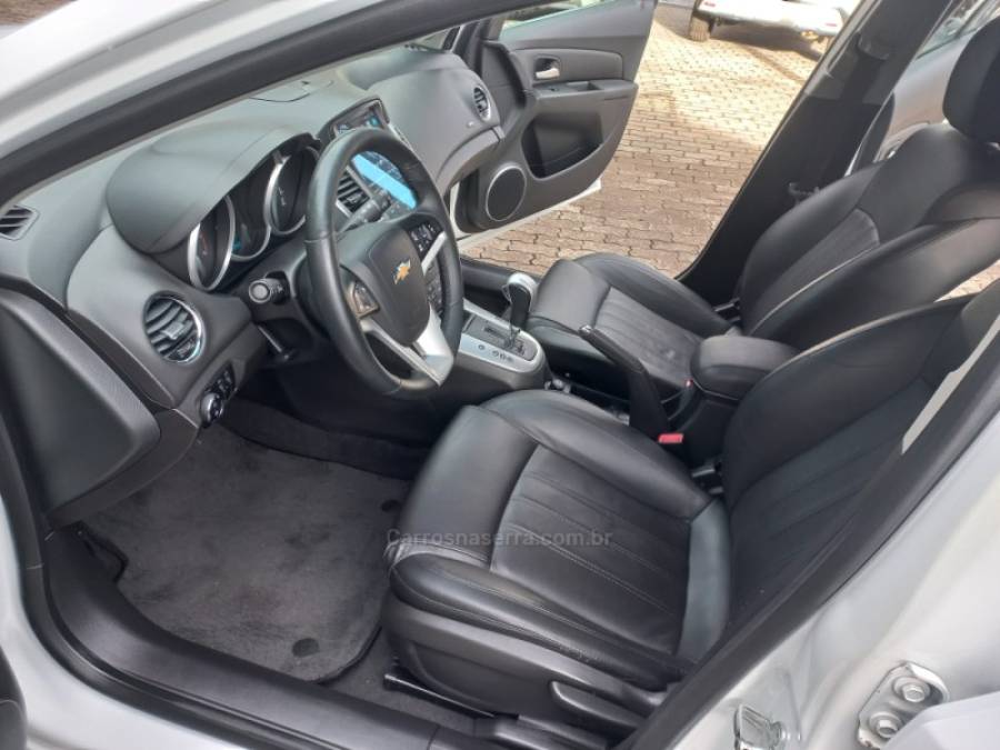 CHEVROLET - CRUZE - 2012/2013 - Branca - R$ 64.000,00