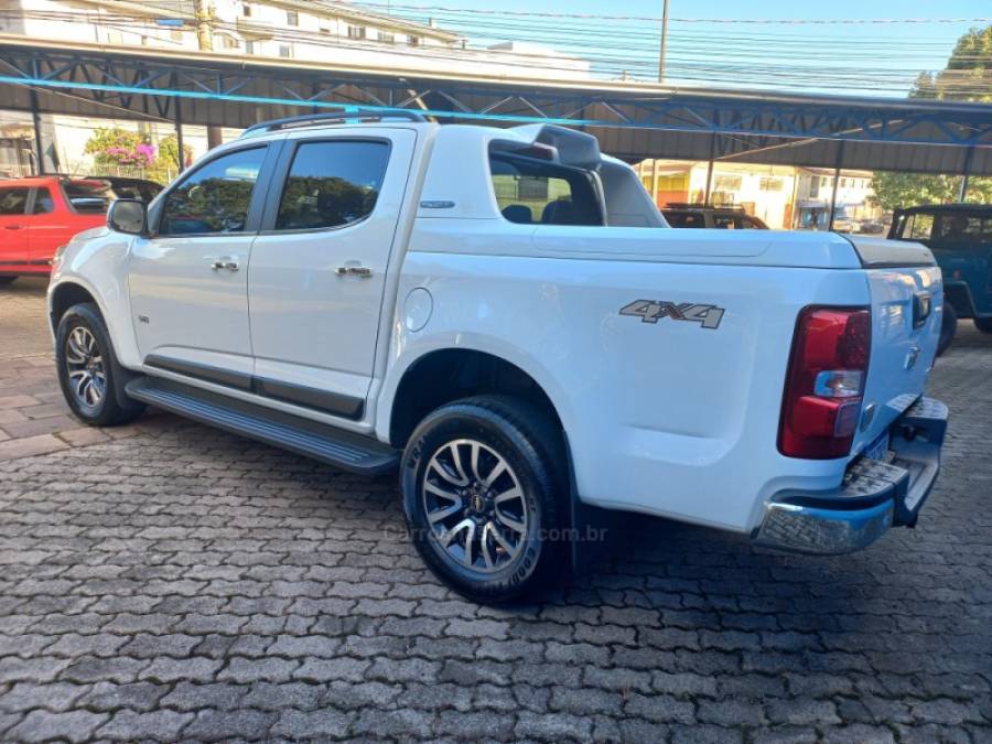 CHEVROLET - S10 - 2020/2020 - Branca - R$ 175.000,00