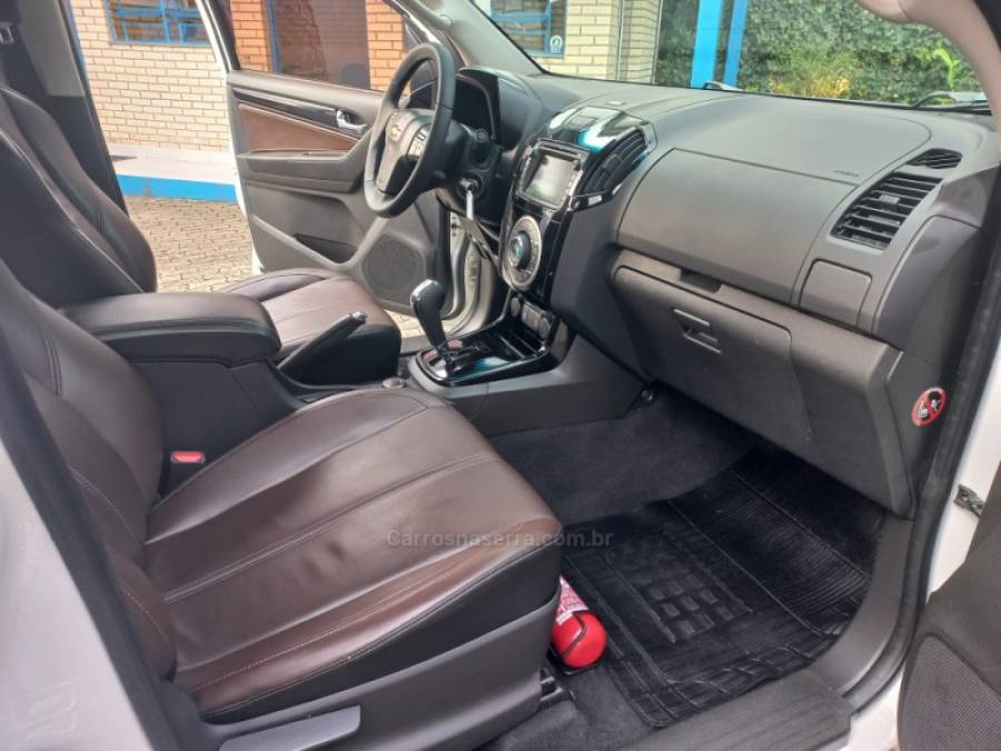 CHEVROLET - S10 - 2016/2016 - Branca - R$ 139.990,00