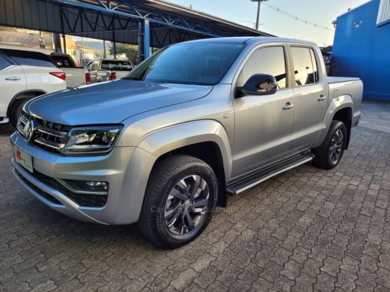 VOLKSWAGEN - AMAROK - 2023/2023 - Cinza - R$ 199.990,00