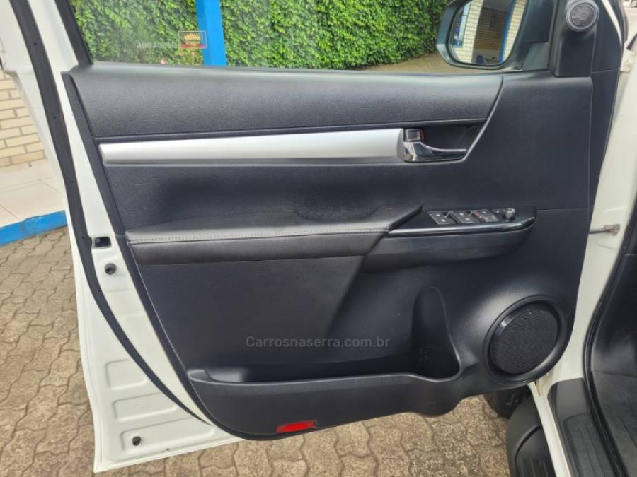 TOYOTA - HILUX - 2017/2017 - Branca - R$ 169.000,00