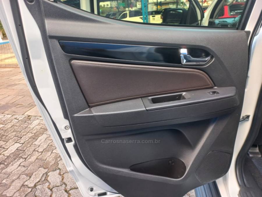 CHEVROLET - S10 - 2020/2020 - Branca - R$ 175.000,00