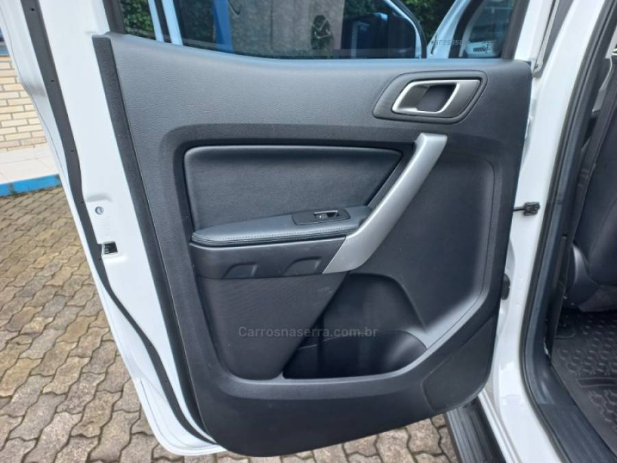FORD - RANGER - 2021/2021 - Branca - R$ 175.990,00