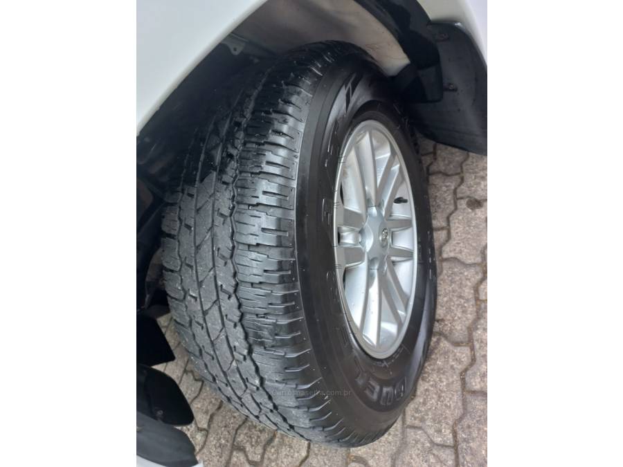 TOYOTA - HILUX SW4 - 2015/2015 - Branca - R$ 149.990,00