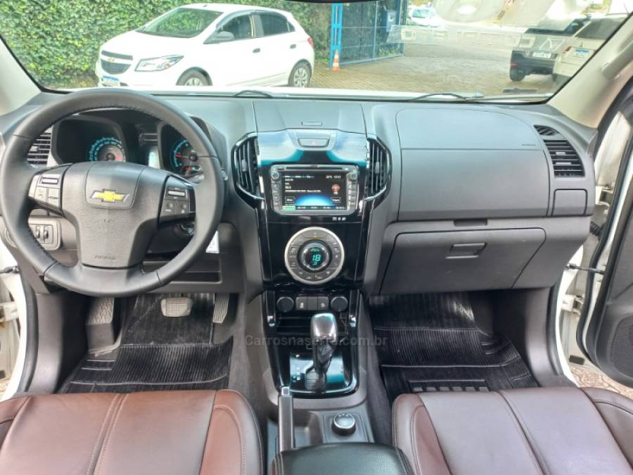 CHEVROLET - S10 - 2016/2016 - Branca - R$ 139.990,00