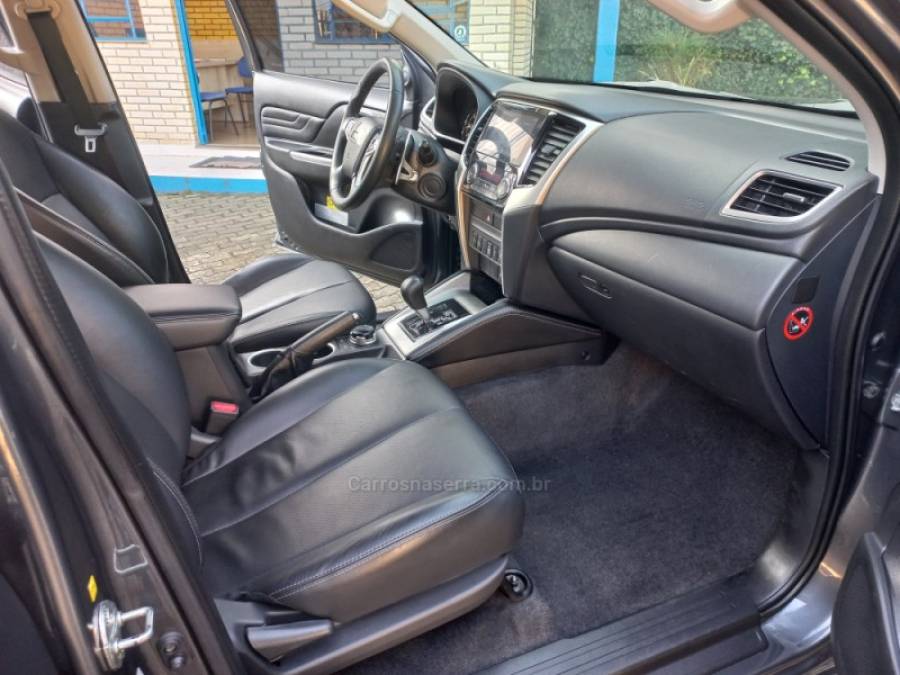 MITSUBISHI - L200 TRITON - 2022/2022 - Cinza - R$ 195.000,00
