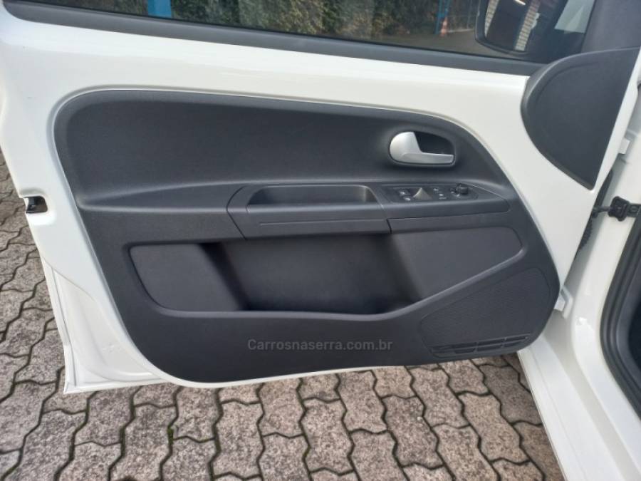 VOLKSWAGEN - UP - 2017/2017 - Branca - R$ 57.990,00