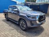 TOYOTA - HILUX - 2023/2023 - Cinza - R$ 265.000,00