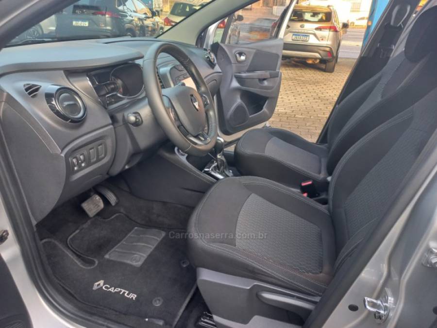 RENAULT - CAPTUR - 2018/2018 - Prata - R$ 71.500,00