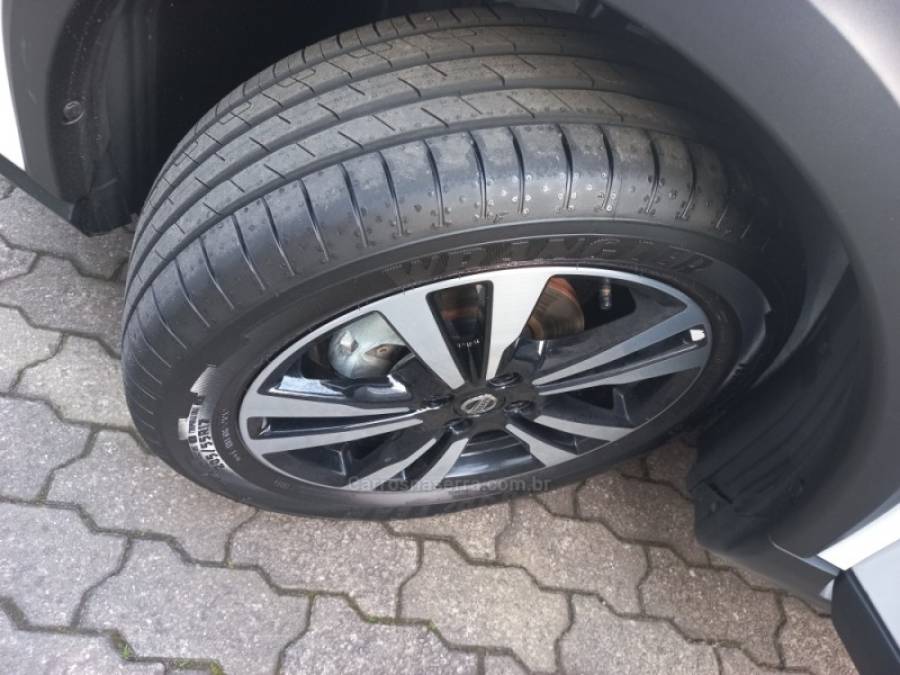 NISSAN - KICKS - 2022/2022 - Branca - R$ 104.990,00