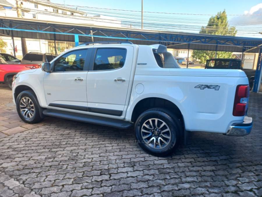 CHEVROLET - S10 - 2020/2020 - Branca - R$ 175.000,00