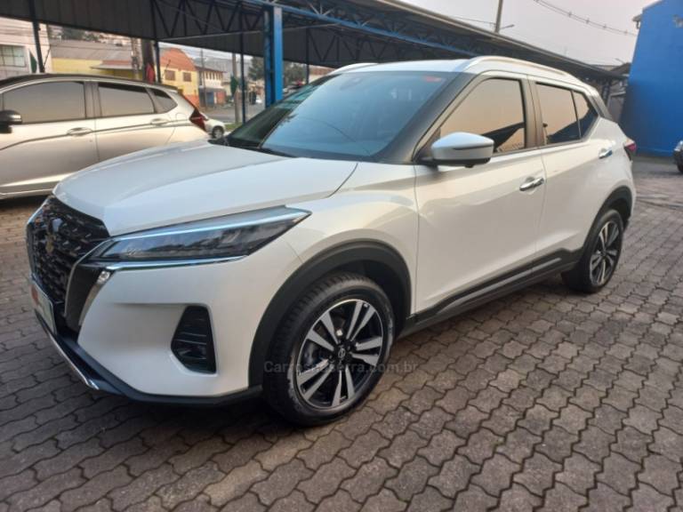 NISSAN - KICKS - 2022/2022 - Branca - R$ 104.990,00