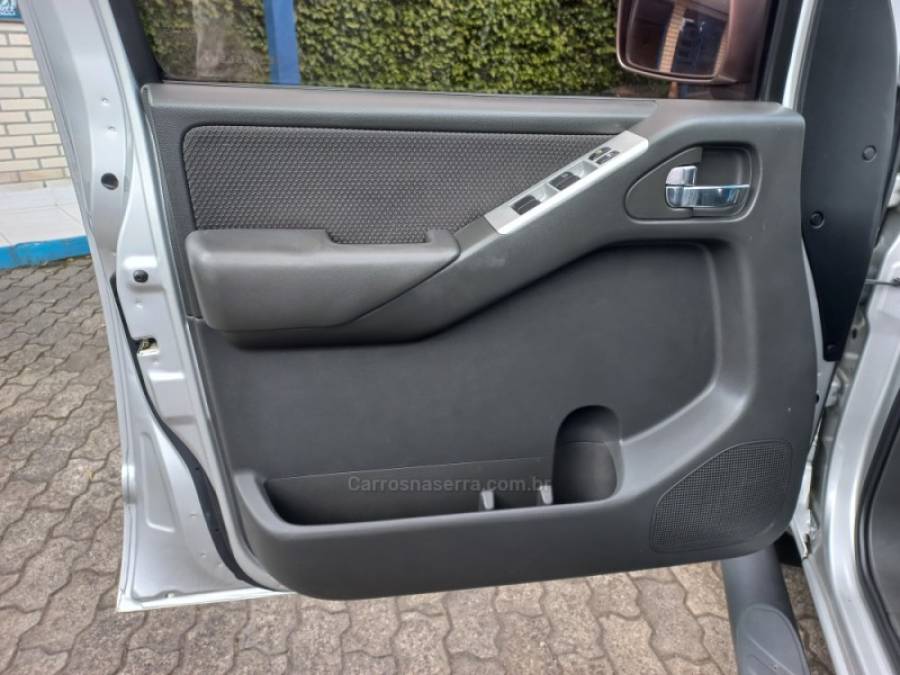NISSAN - FRONTIER - 2014/2014 - Prata - R$ 89.990,00