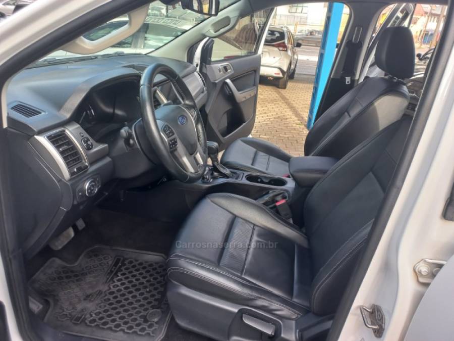 FORD - RANGER - 2022/2022 - Branca - R$ 175.000,00