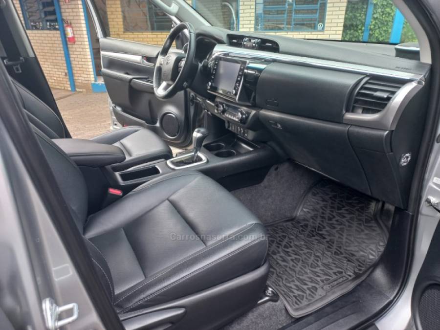 TOYOTA - HILUX - 2021/2021 - Prata - R$ 235.000,00
