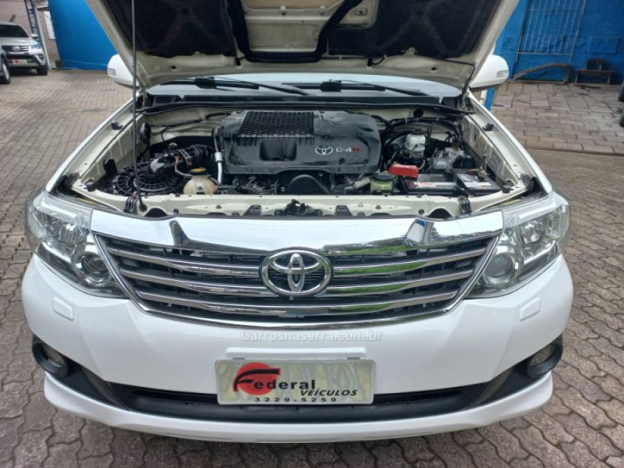 TOYOTA - HILUX SW4 - 2015/2015 - Branca - R$ 149.990,00