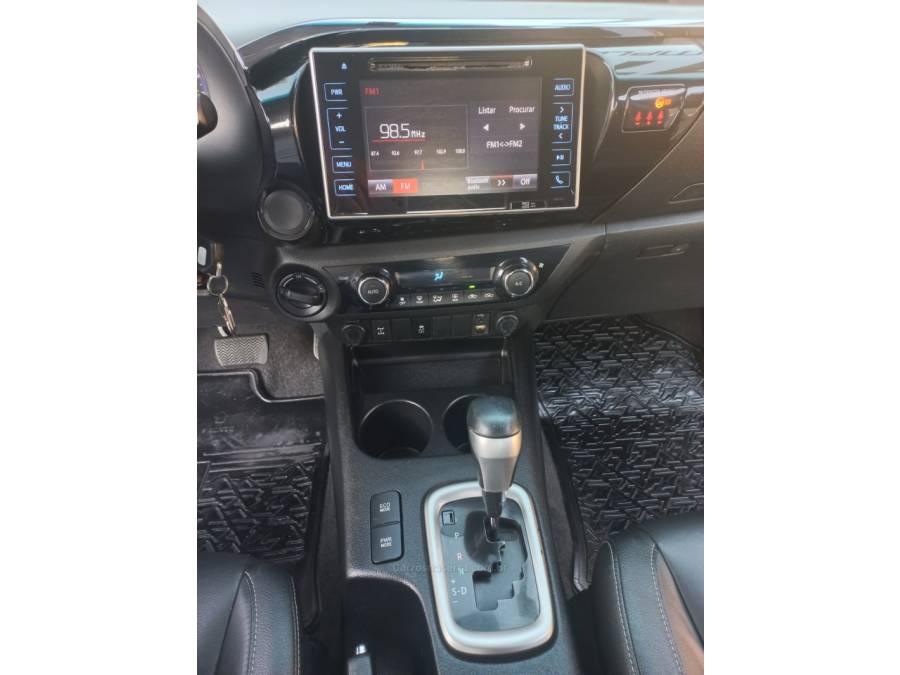TOYOTA - HILUX - 2017/2017 - Branca - R$ 166.990,00
