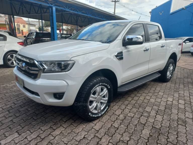 FORD - RANGER - 2022/2022 - Branca - R$ 175.000,00